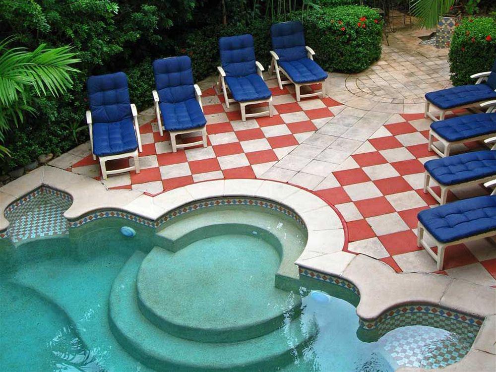 Martinique On Macrossan Aparthotel 4*