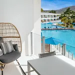 Tropici At Pool Resort