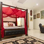 Luxury Apartment Studio Port Douglas 65 Sq Mtrs And Bath