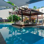 Luxury Apartment Studio Port Douglas 65 Sq Mtrs And Bath