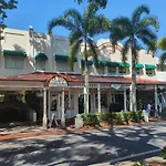 Macrossan House Boutique Holiday Apartments
