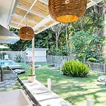 Pineapple Petes Beach House