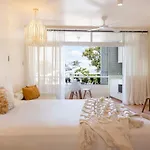 Club Tropical Resort - Newly Renovated Studio Apartments
