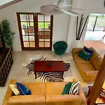 Villa Coral - Tropical Oasis Footsteps To Four Mile Beach