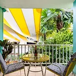 Oasis Luxe On Macrossan Street - Stylish Residence