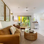 Oasis Luxe On Macrossan Street - Stylish Residence