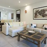 Azure 125 Port Douglas