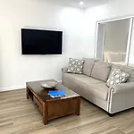 Regal 32 Apartment - Spa Bath - Macrossan St