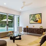 Beachfront 4 Bedroom Luxury Home - 16 Solander Boulevard