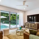 Beachfront 4 Bedroom Luxury Home - 16 Solander Boulevard