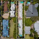 Unit 4 @ Tropical Reef Apartments