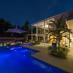 The White Oasis - 5 Bedroom Luxury Home In Town