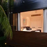 61 Murphy Street—A Poolside Villa For Four