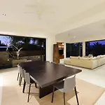 61 Murphy Street—A Poolside Villa For Four