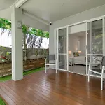 Luxury Retreat On Mudlo, 4 Bedroom Home With Pool