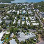 1 Min Walk From, Beach And Town - Beachcomber