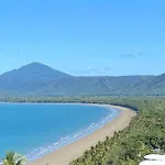 1 Min Walk From, Beach And Town - Beachcomber