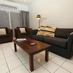 1 Bed Apartment Close To The Beach And Town