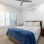 The White House - 5 Bedrooms Close To Town & Beach