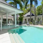 Syreon - 3 Bedroom House Close To The Beach
