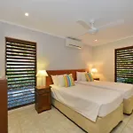 Cassowary Villa 2 - A Short Level Walk To Town