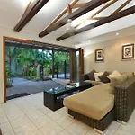 Cassowary Villa 2 - A Short Level Walk To Town