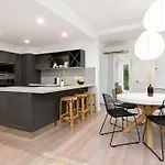 The Point Apartment No.3 - Executive 3 Bedroom Apartment In Town