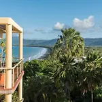 Hill Apartment No.6 - Stunning Coral Sea Views