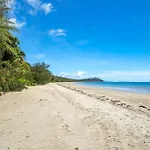 Indirah On The Beach - A Spacious Beachfront Home