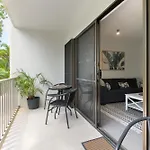 Unit 4 @ Tropical Reef Apartments