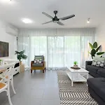 Unit 4 @ Tropical Reef Apartments