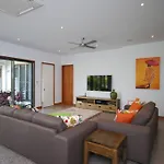 11 Sand - Luxury 5 Bedroom Home Across From The Beach