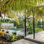 Tranquility By The Lake - Luxury Home Port Douglas