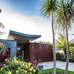 Tranquility By The Lake - Luxury Home Port Douglas