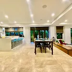 Aqua Beachfront Villa Port Douglas