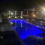Hibiscus Resort 10 ~ Fabulous Location