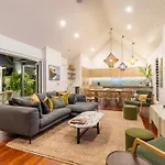 Sea Pavilion - Luxury Home Sleeps 12 Guests