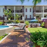 Charming 1 Bedroom Apt - Close To Town & Beach