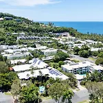 Honeymoon Spa Suite 53