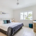 Poolview Dual-Key Studio & Br 79 At Portsea