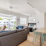 Poolview Dual-Key Studio & Br 79 At Portsea
