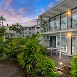 Beach Retreat Serene - Poolside On The Esplanade