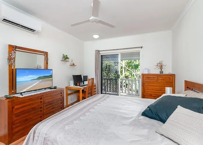Modern 2 Bedroom Townhouse - Four Mile Beach Escapes