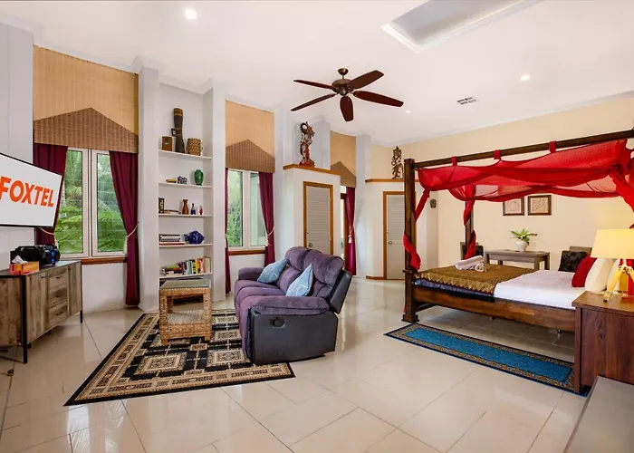 Luxury Apartment Studio Port Douglas 65 Sq Mtrs And Bath