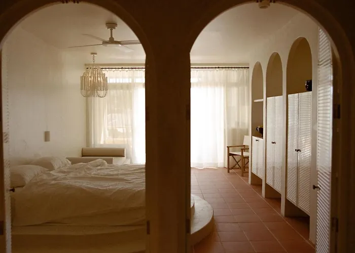 Club Tropical Resort - Newly Renovated Studio Apartments