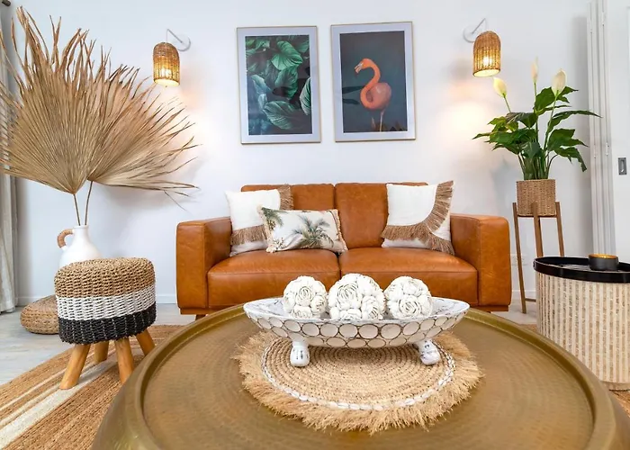 Boho Bliss In The Best Position In Town, King Bed, 2 Pools, Free Wifi And Undercover Parking