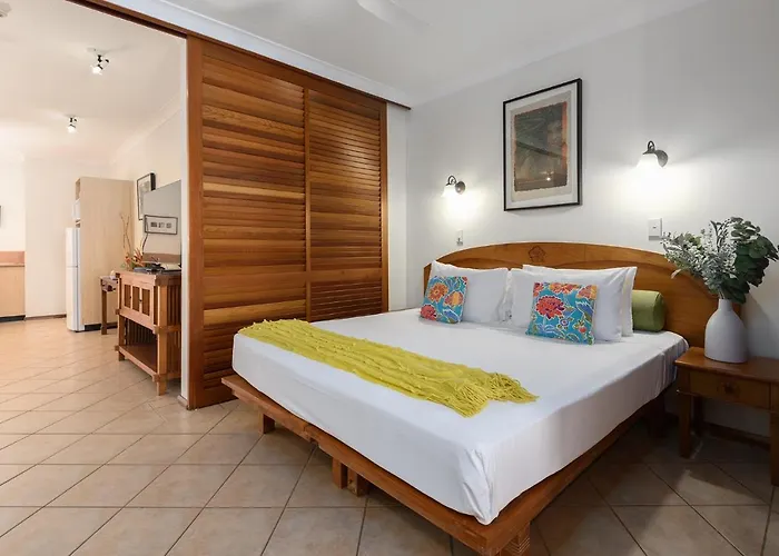 Poolside Villa - Hibiscus 40B