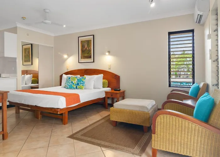 Hibiscus 52 - Fabulous Location 3 Minutes Walk To Beach And Macrossan St