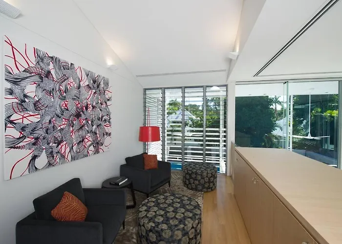 The White Oasis - 5 Bedroom Luxury Home In Town