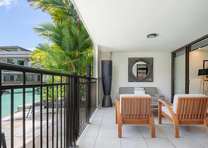 Swim-Out Tropical Getaway By Four Mile Beach